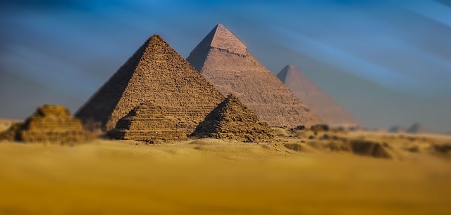 pět pyramid